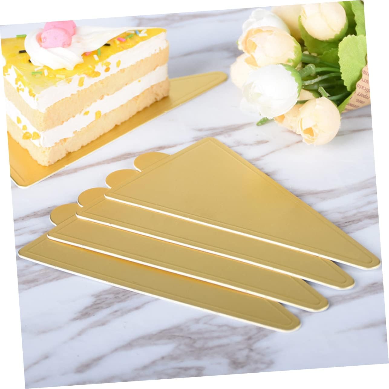 100pcs Triangle Cake Serving Base Mats Golden Cardboard Disposable Mousse Tray for Cakes and Events